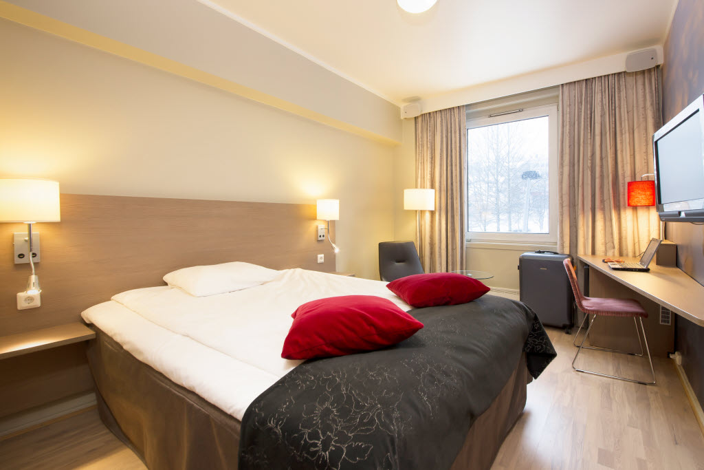Copyright: : Tord-Erik Andresen Scandic Grand Tromso, Tromso, standard room, queen bed, room 312